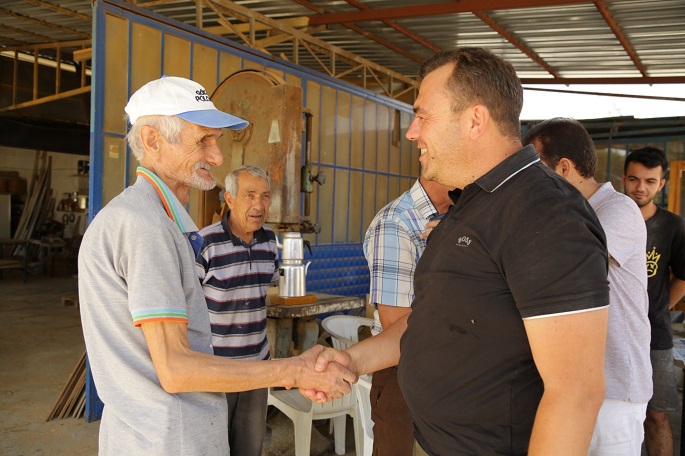 AK Seferihisar'ın sokaktan 'Ürkmez' Başkanının esnaf turu 