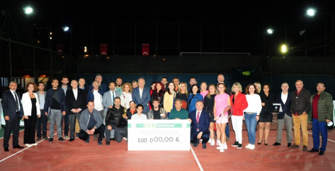 Balçova'da Tenis Turnuvası'nın Her Seti, Kız Öğrenciye Yurt Odası Oldu!