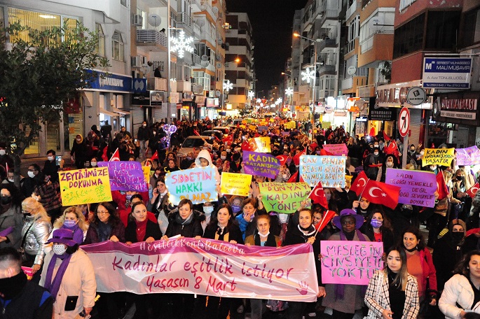 Balçovalı Kadınlar Hem İsyan Etti Hem De Eğlendi