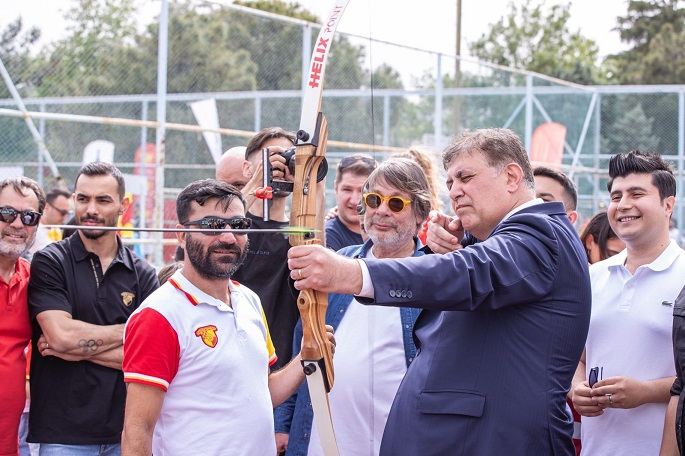 Başkan Cemil Tugay, Göztepe’nin 23 Nisan Şenliğinde 