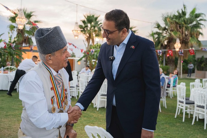 Başkan Yiğit, Balçova'da Gazilere Yemek Verdi