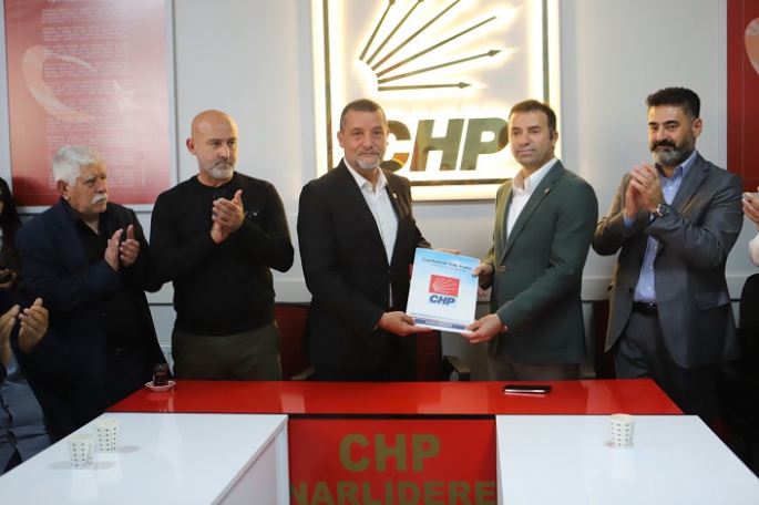 CHP Narlıdere Belediye Başkan A.Adayı Serdar Kolay dosyasını aldı