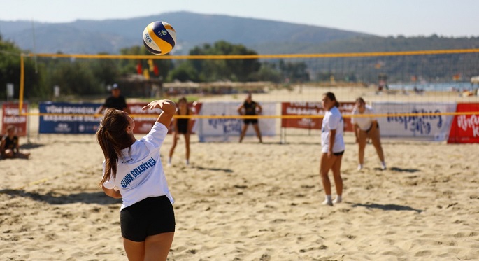 Gençler Zafer Turnuvası Plaj Voleybolu Heyecanı