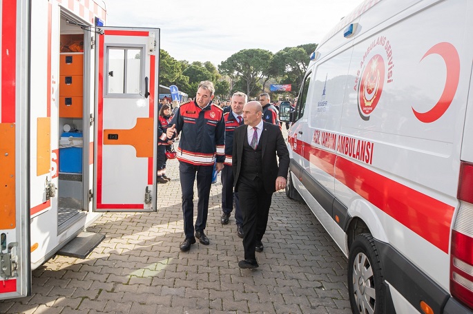 İzmir itfaiyesinin özel donanımlı ambulansları hayat kurtaracak