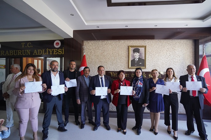 Karaburun Belediye Başkanı İlkay Girgin Erdoğan Mazbatasını Aldı