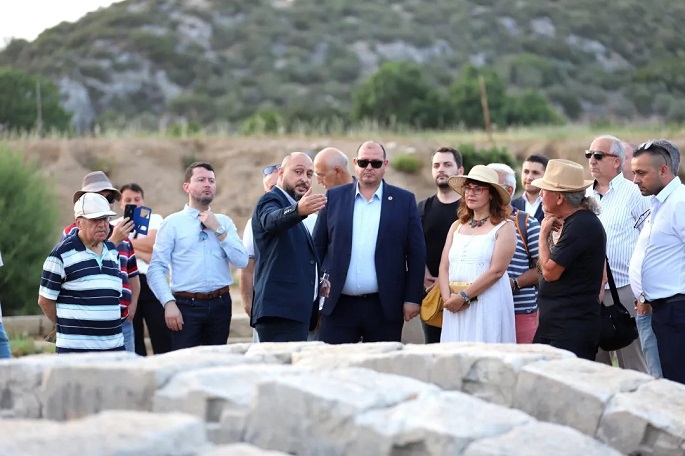 Menderes'in Başkanı 'Kahin İlkay' Gelecekten Haber Verdi! 