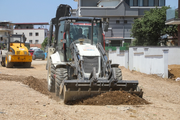 Menderes’te Yollar Yapılıyor