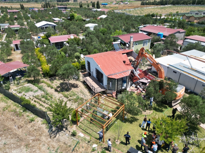 Seferihisar’da hobi bahçeleri yıkılıyor