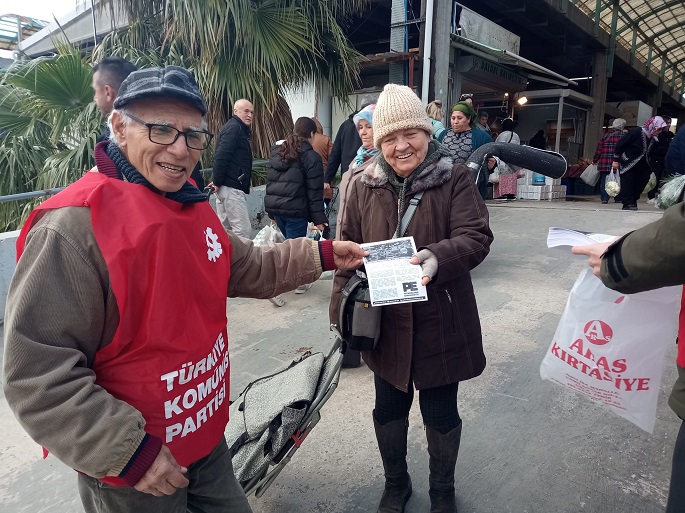 Urla'da 'siyaset pazarı'nda TKP bildirisi